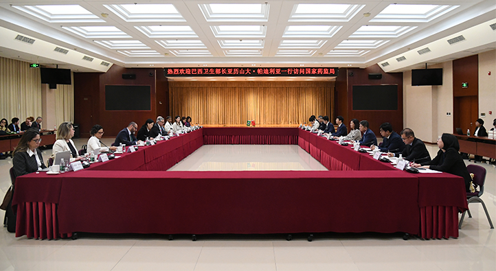 李利会见巴西卫生部长亚历山大?帕迪利亚