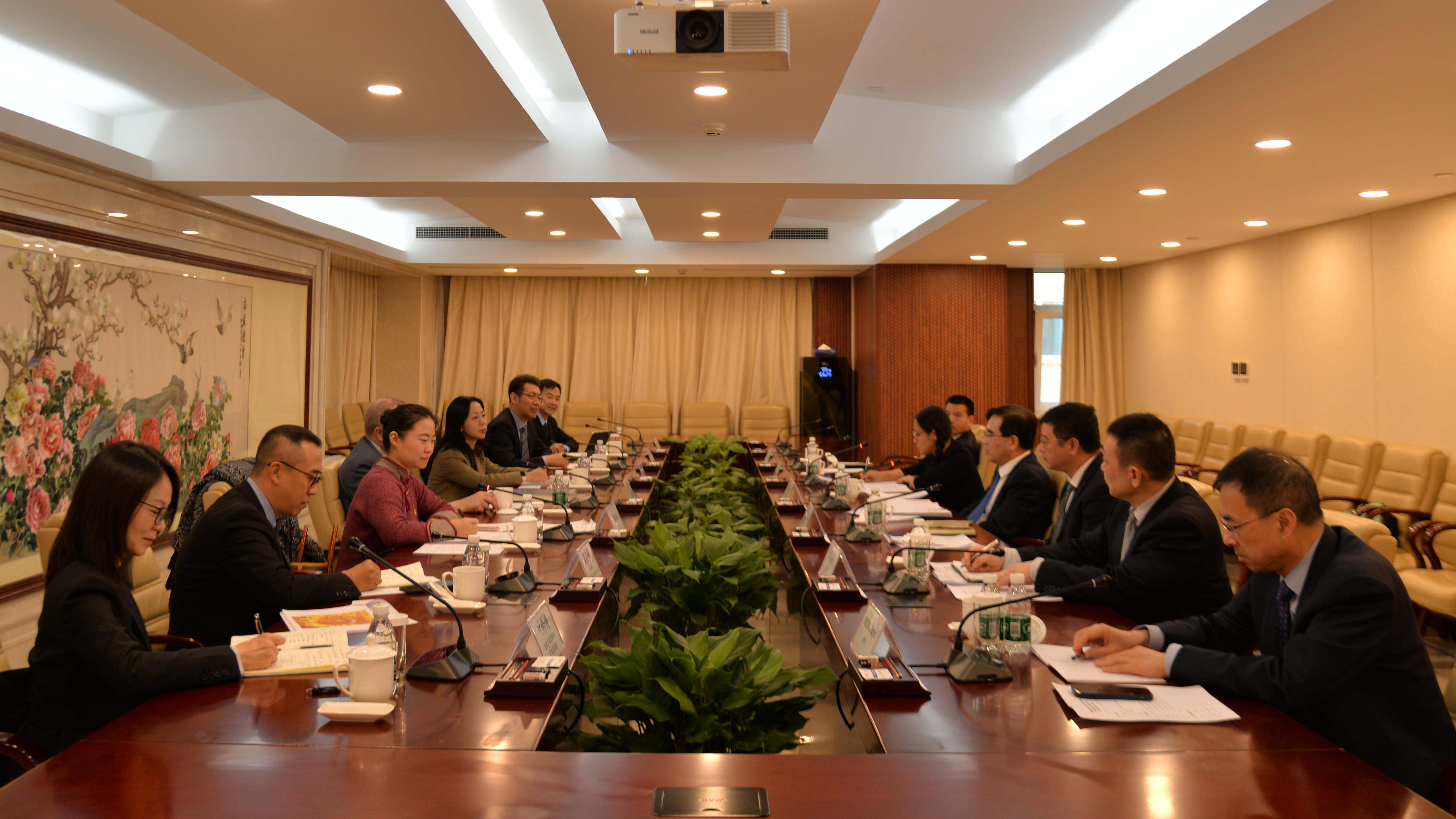 徐景和会见宝洁公司全球董事长、总裁兼首席...